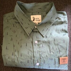 Tree/Mountain Men’s Short Sleeve Button Up